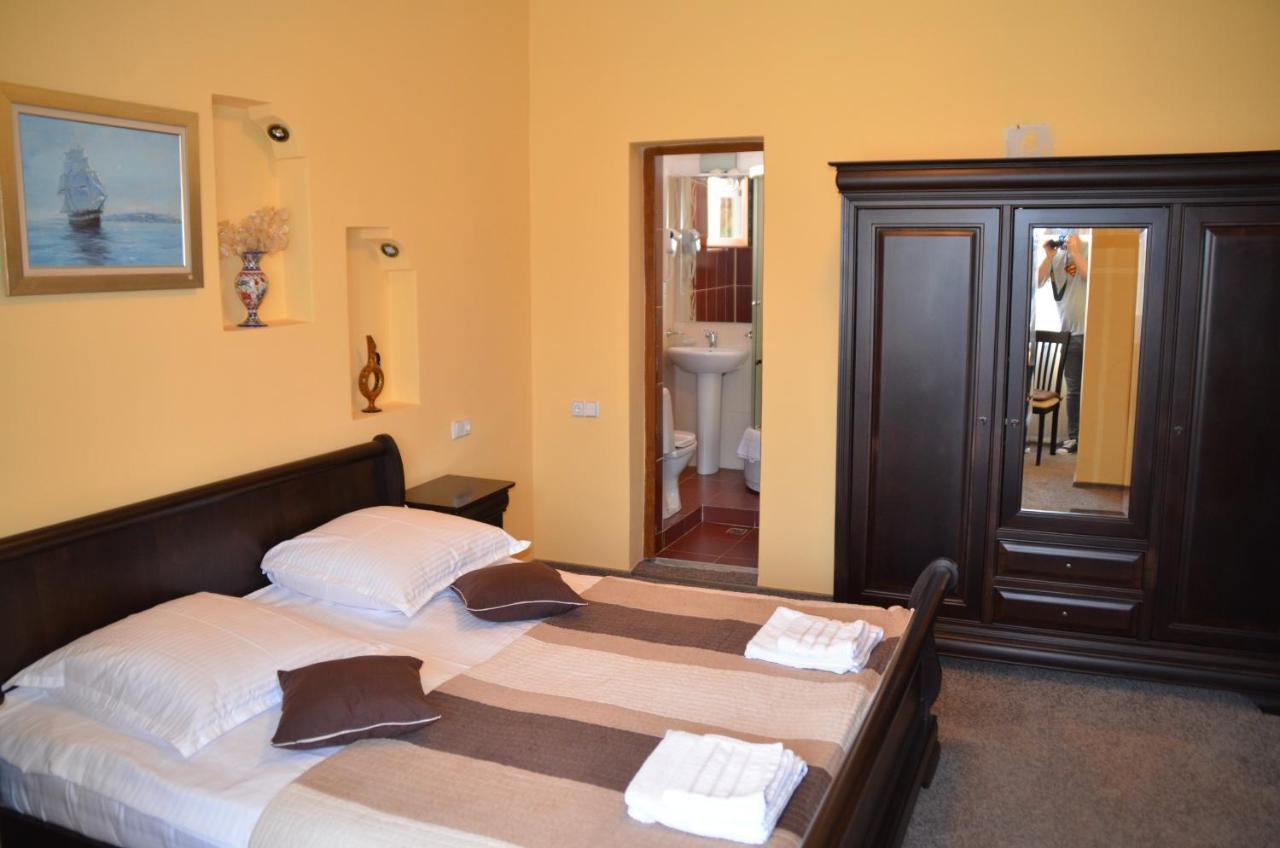 Pensiunea Koruna Villa Poenari Dış mekan fotoğraf